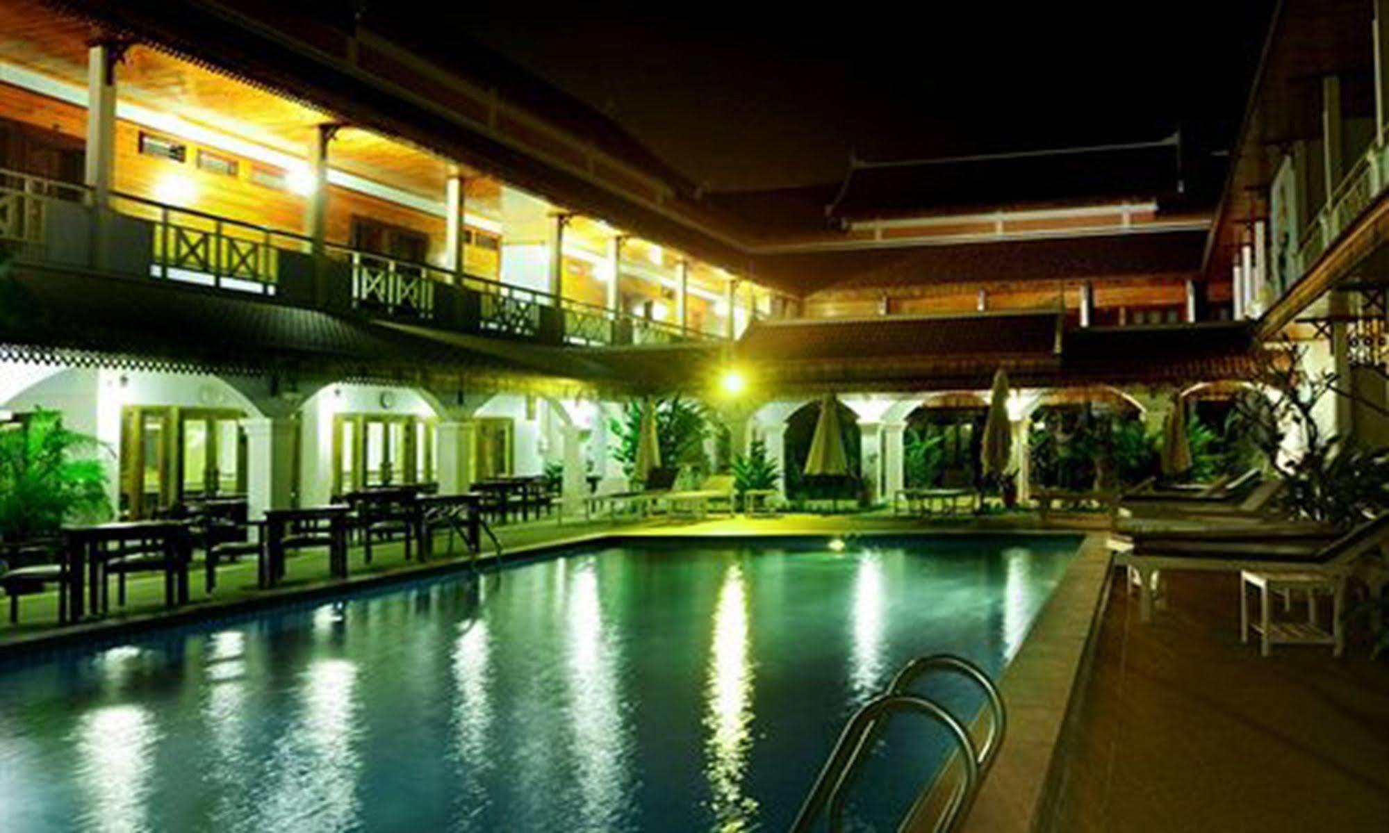 Vansana Luang Prabang Hotel Екстер'єр фото