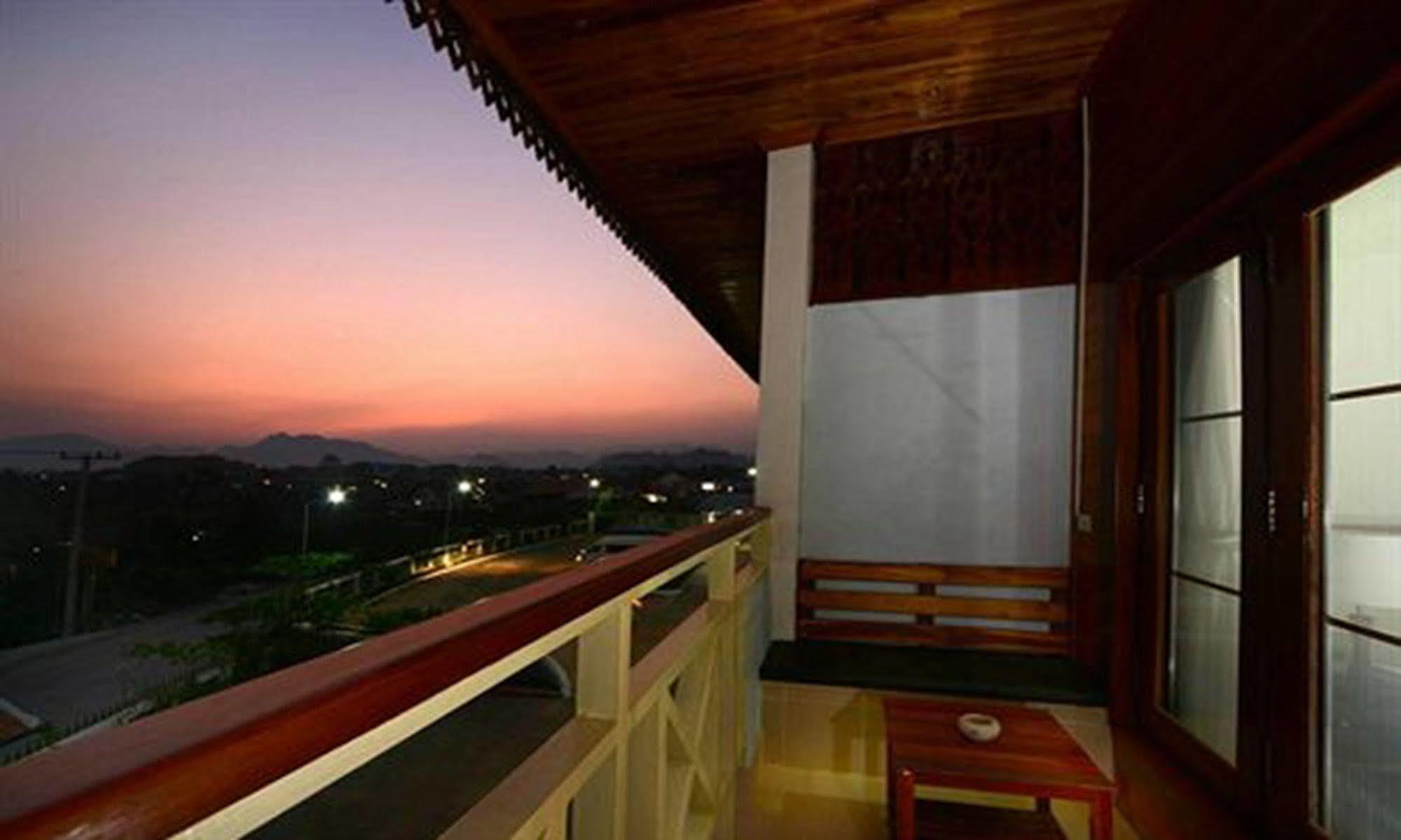 Vansana Luang Prabang Hotel Екстер'єр фото