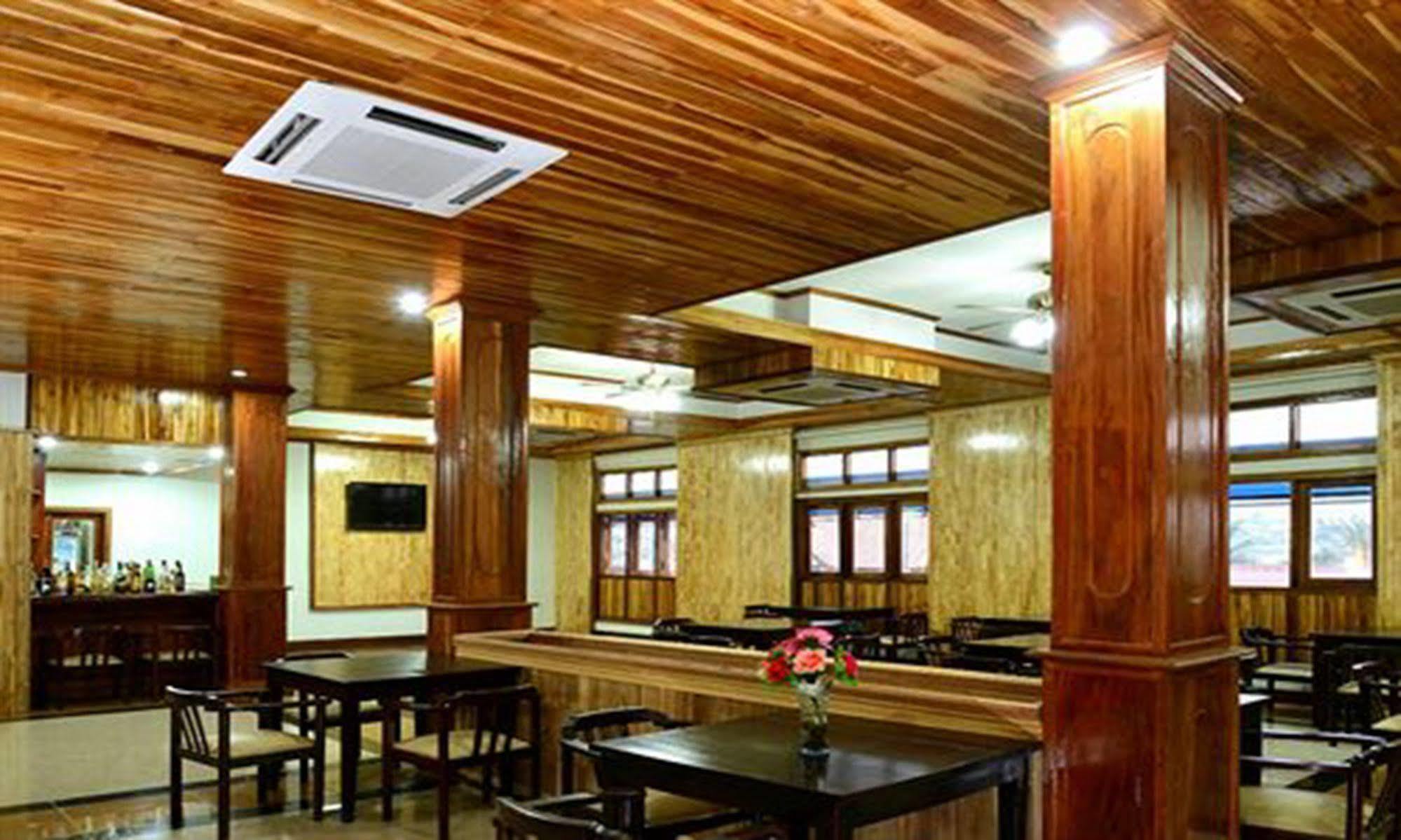 Vansana Luang Prabang Hotel Екстер'єр фото